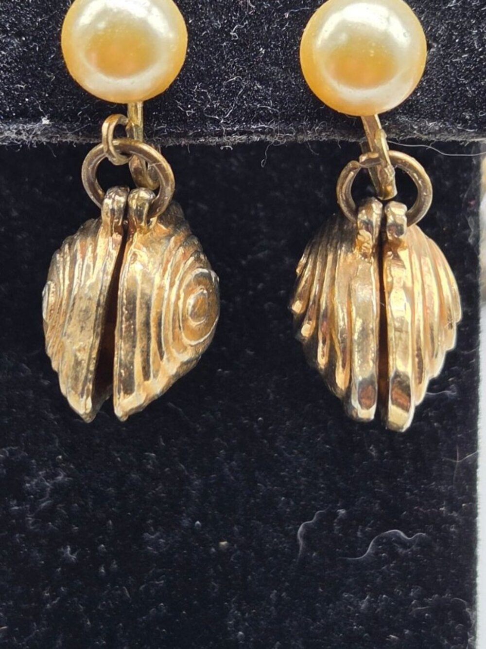 VTG Clam Shell Locket Dangle Earrings w/Faux Pearl Screw Back Closures Gold Tone